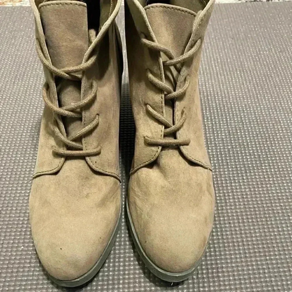 Madden Girl Domain Faux Suede Wedge Booties Ankle Boots - Picture 3 of 12